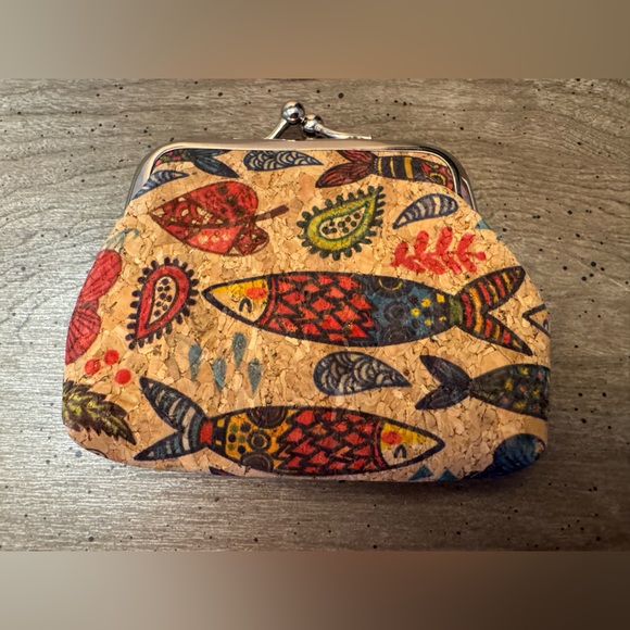 Cork Material Fish Pattern Kiss Lock Coin Purse - Picture 3 of 5